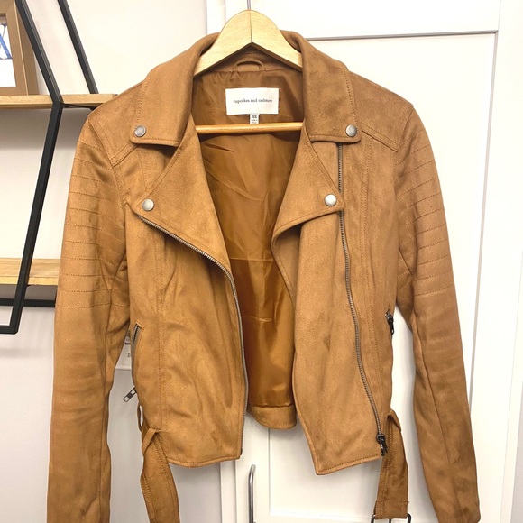 Cupcakes and Cashmere Revole Jacket - Picture 4 of 7